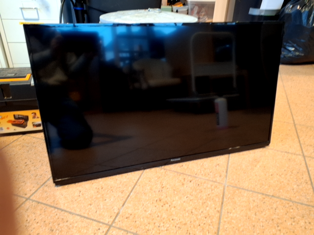 Panasonic TX-40 smart TV